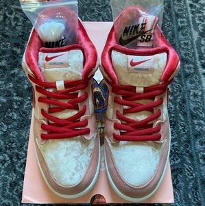Nike SB Dunk Strange Love